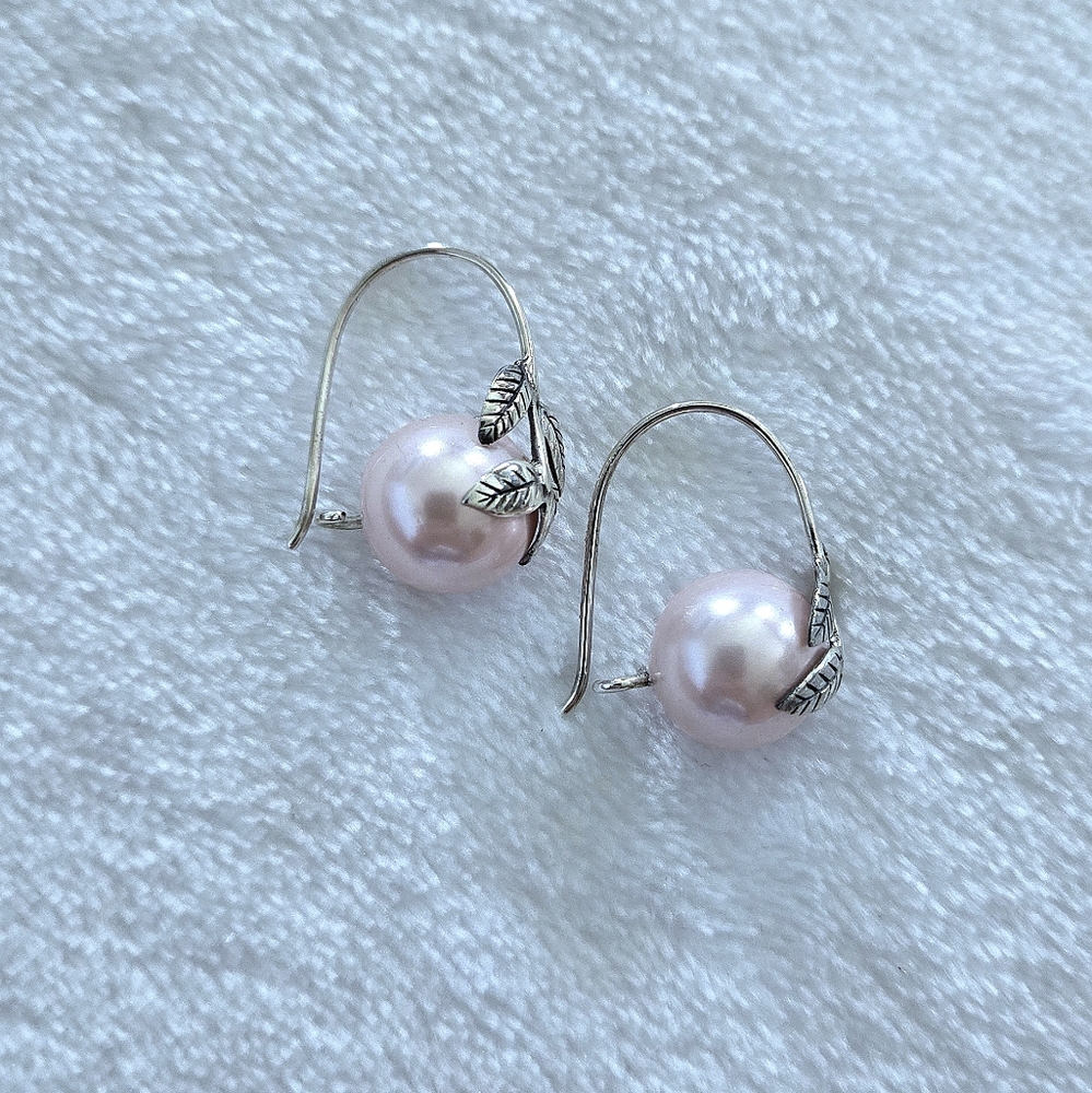 Annika Witt Pink🩷 Pearl And Leaves🍃 Earrings - Picture 11 of 16